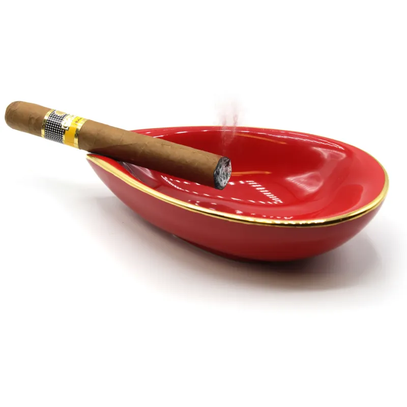 Adorini Leaf Sigarenasbak Rood – Keramiek met Gouden Rand