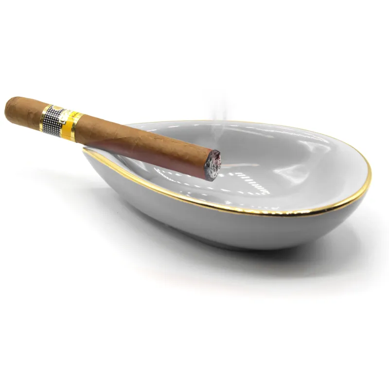 Adorini Leaf Sigarenasbak Wit – Keramiek met Gouden Rand